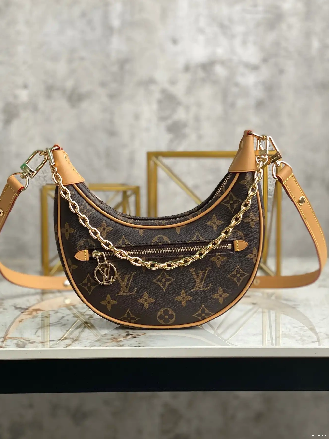 Affordable VUITTON LOOP LOUIS 0531
